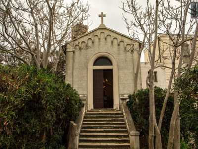 ...anticipato da una decina di gradini